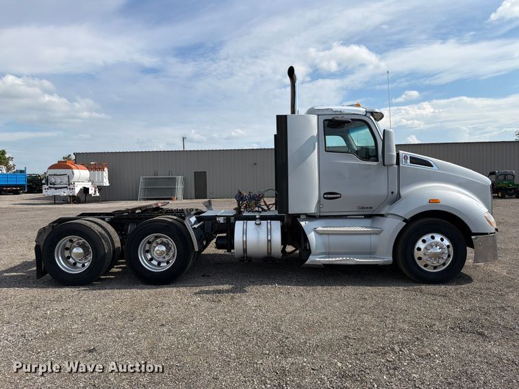 image for item EG9311 2015 Kenworth T680 semi truck