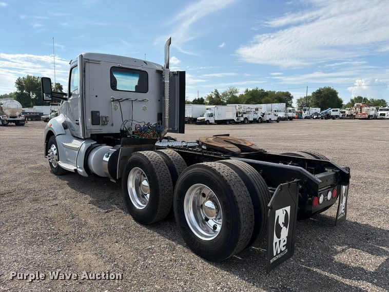 image for item EG9311 2015 Kenworth T680 semi truck
