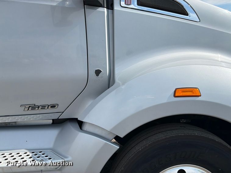 image for item EG9311 2015 Kenworth T680 semi truck