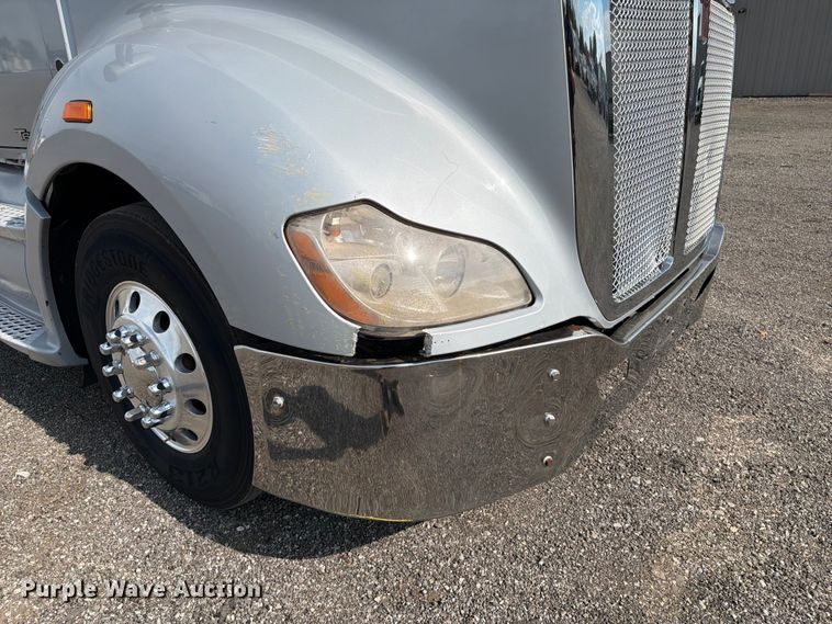 image for item EG9311 2015 Kenworth T680 semi truck
