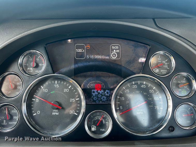 image for item EG9311 2015 Kenworth T680 semi truck