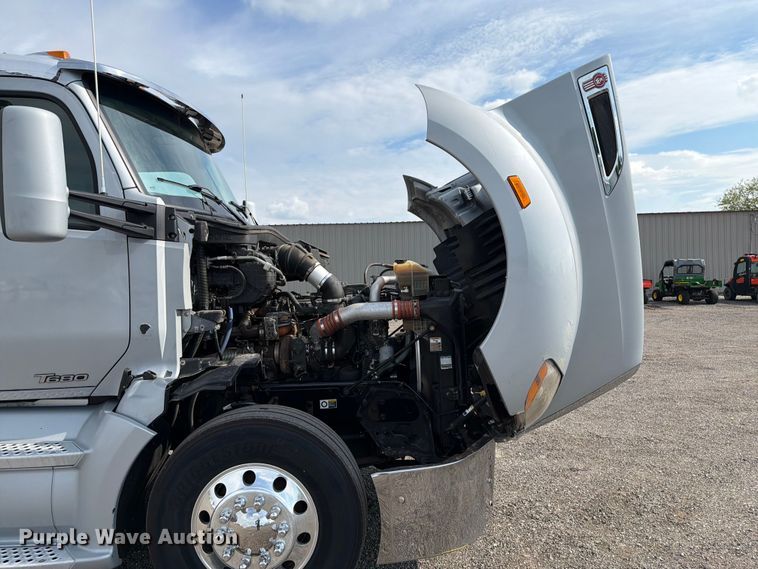 image for item EG9311 2015 Kenworth T680 semi truck