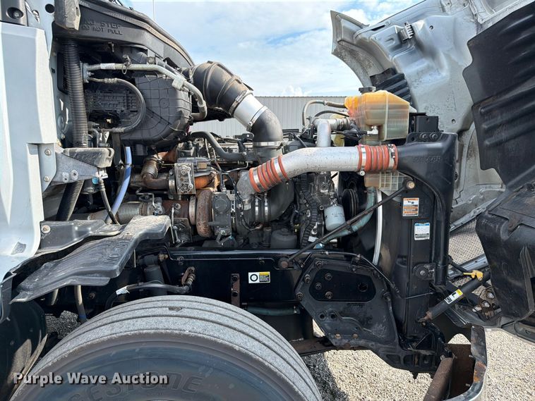 image for item EG9311 2015 Kenworth T680 semi truck