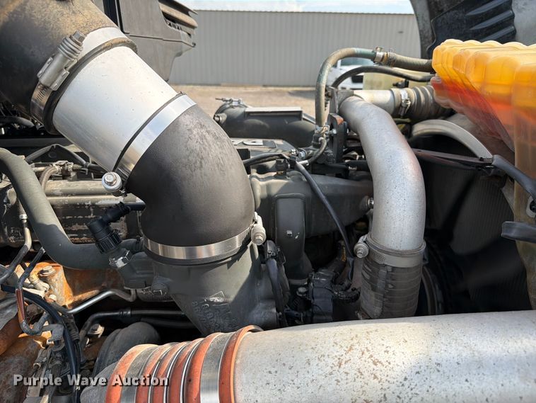 image for item EG9311 2015 Kenworth T680 semi truck
