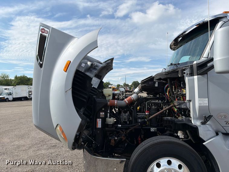 image for item EG9311 2015 Kenworth T680 semi truck
