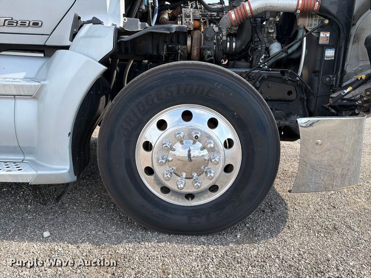 image for item EG9311 2015 Kenworth T680 semi truck