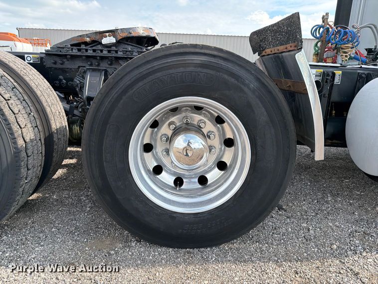 image for item EG9311 2015 Kenworth T680 semi truck