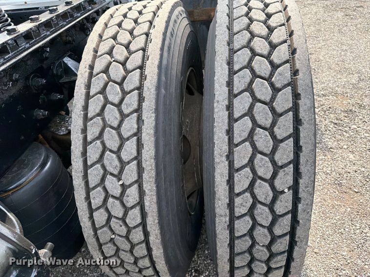 image for item EG9311 2015 Kenworth T680 semi truck