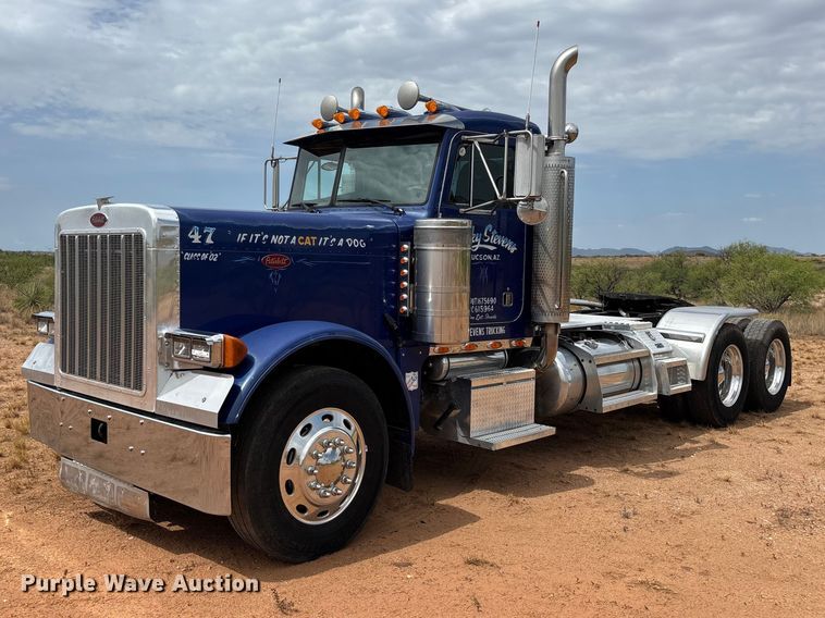 2002 Peterbilt 379 semi truck