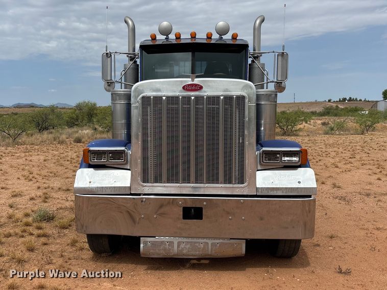 image for item EL2532 2002 Peterbilt 379 semi truck