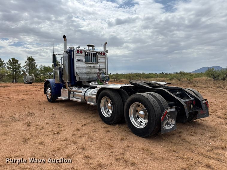 image for item EL2532 2002 Peterbilt 379 semi truck