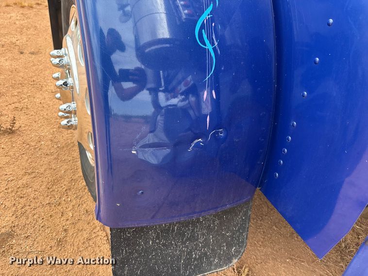 image for item EL2532 2002 Peterbilt 379 semi truck
