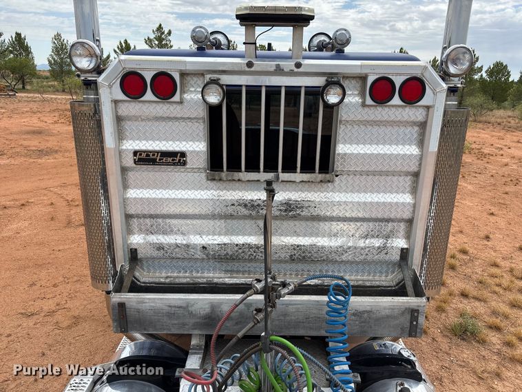 image for item EL2532 2002 Peterbilt 379 semi truck