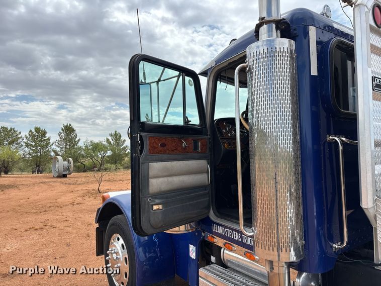 image for item EL2532 2002 Peterbilt 379 semi truck