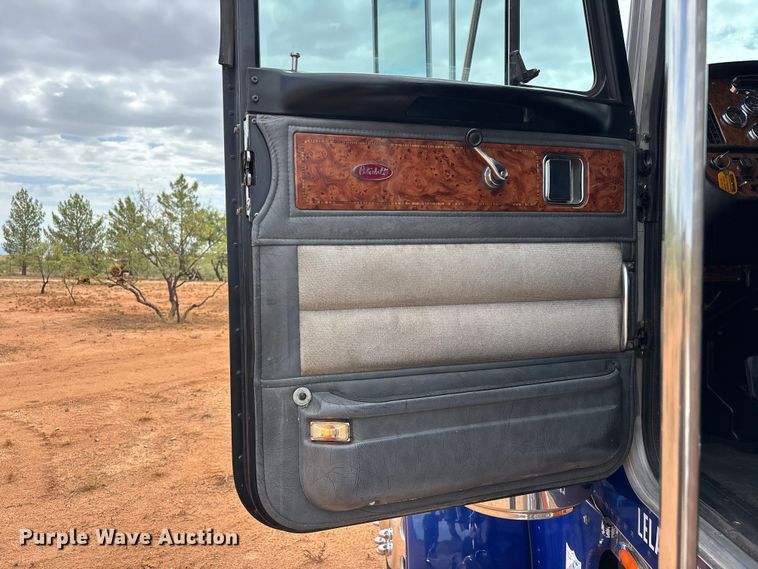 image for item EL2532 2002 Peterbilt 379 semi truck
