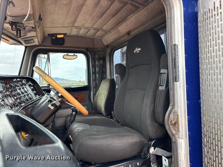 image for item EL2532 2002 Peterbilt 379 semi truck