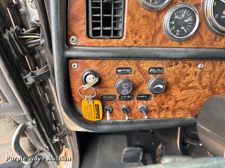 image for item EL2532 2002 Peterbilt 379 semi truck