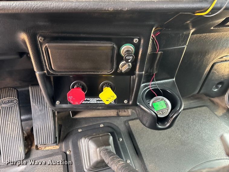 image for item EL2532 2002 Peterbilt 379 semi truck
