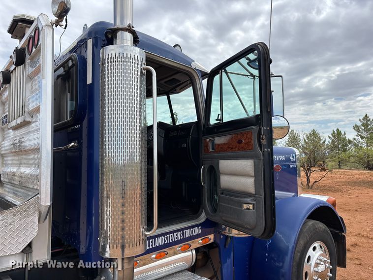 image for item EL2532 2002 Peterbilt 379 semi truck