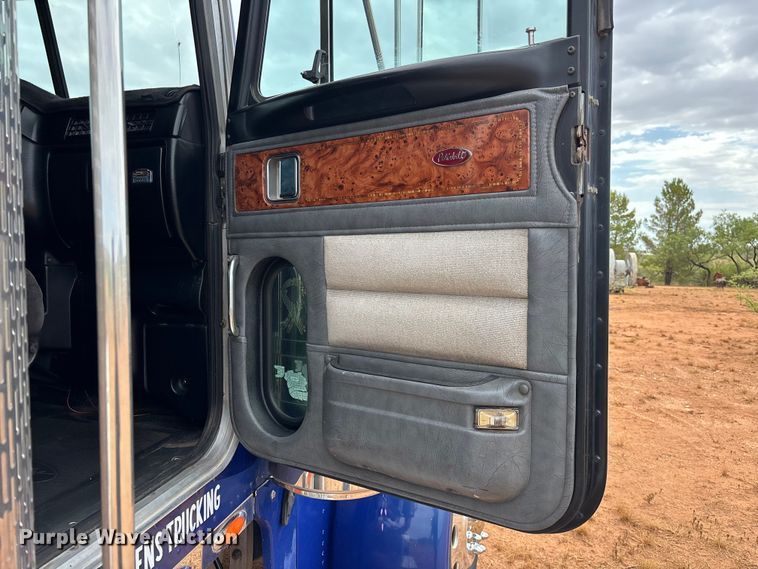 image for item EL2532 2002 Peterbilt 379 semi truck