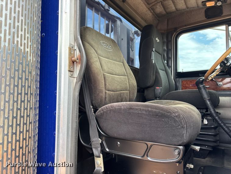 image for item EL2532 2002 Peterbilt 379 semi truck