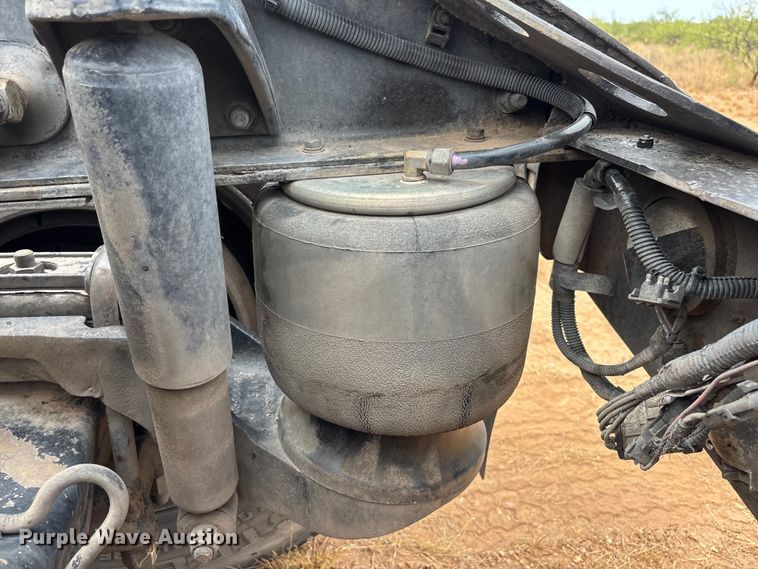 image for item EL2532 2002 Peterbilt 379 semi truck