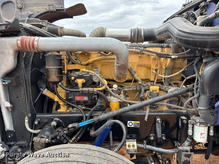 image for item EL2532 2002 Peterbilt 379 semi truck