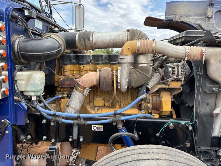 image for item EL2532 2002 Peterbilt 379 semi truck
