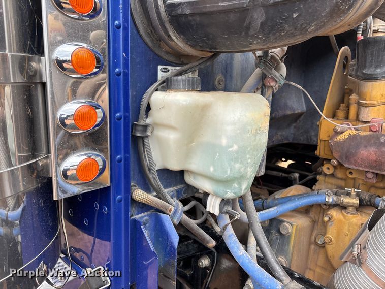 image for item EL2532 2002 Peterbilt 379 semi truck