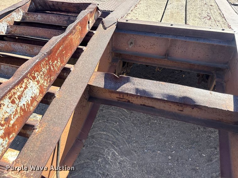 image for item EL2578 1979 Miller R0560 equipment trailer