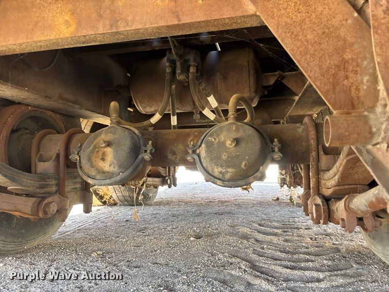image for item EL2578 1979 Miller R0560 equipment trailer