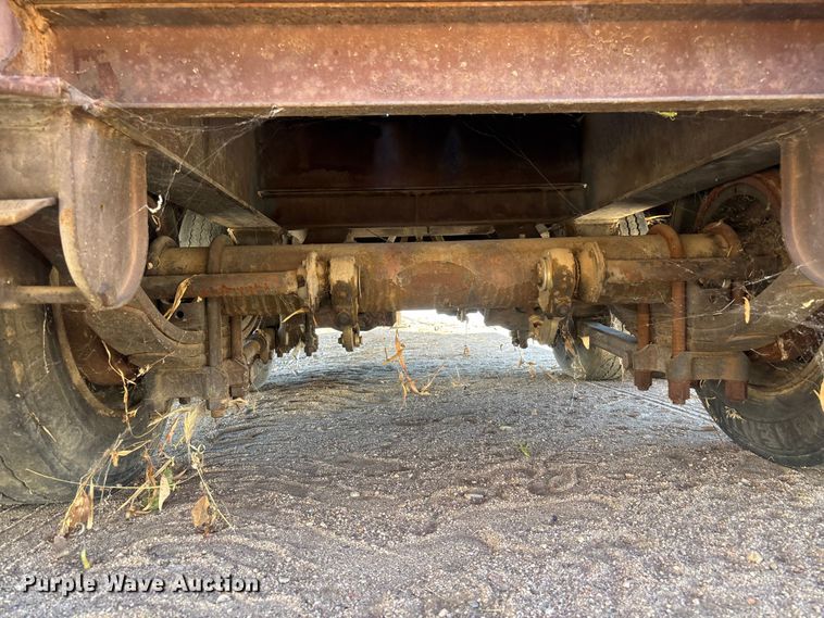 image for item EL2578 1979 Miller R0560 equipment trailer