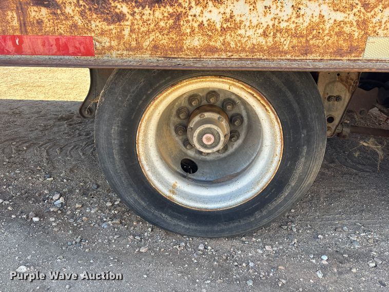 image for item EL2578 1979 Miller R0560 equipment trailer