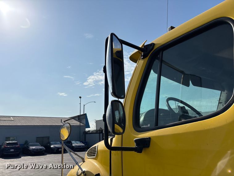 image for item EL2584 2014 Freightliner Business Class M2 fuel truck