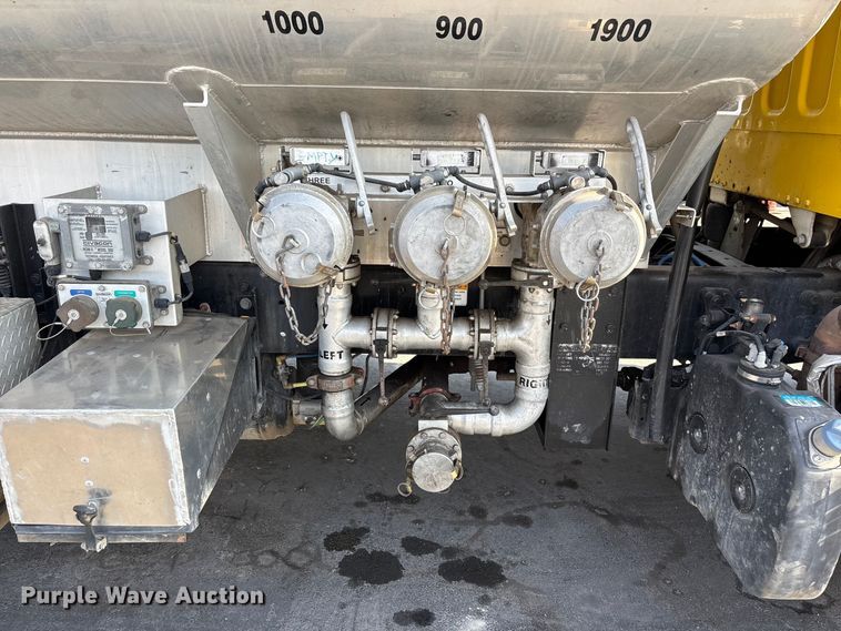 image for item EL2584 2014 Freightliner Business Class M2 fuel truck