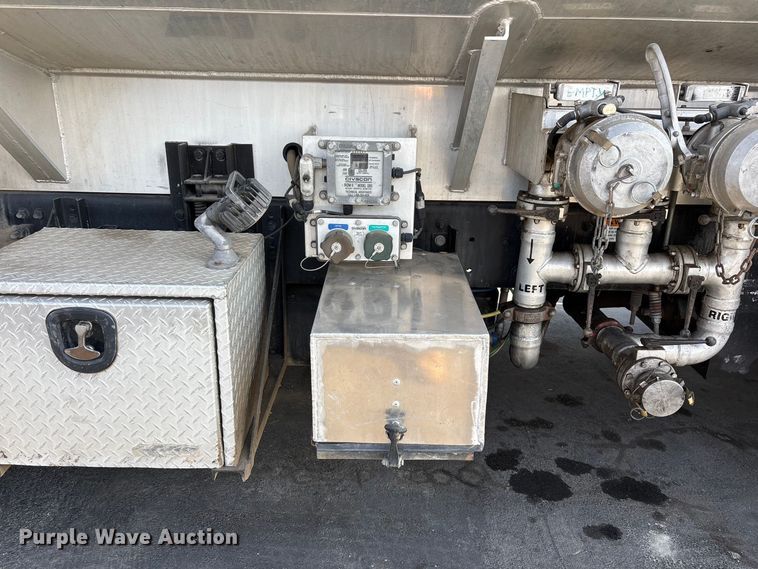 image for item EL2584 2014 Freightliner Business Class M2 fuel truck