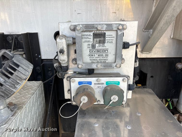 image for item EL2584 2014 Freightliner Business Class M2 fuel truck