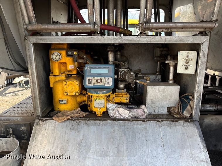 image for item EL2584 2014 Freightliner Business Class M2 fuel truck