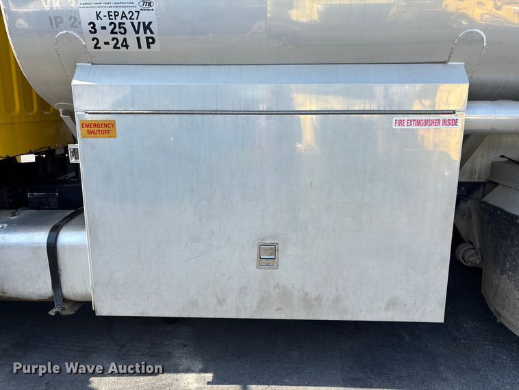 image for item EL2584 2014 Freightliner Business Class M2 fuel truck