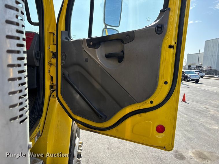 image for item EL2584 2014 Freightliner Business Class M2 fuel truck