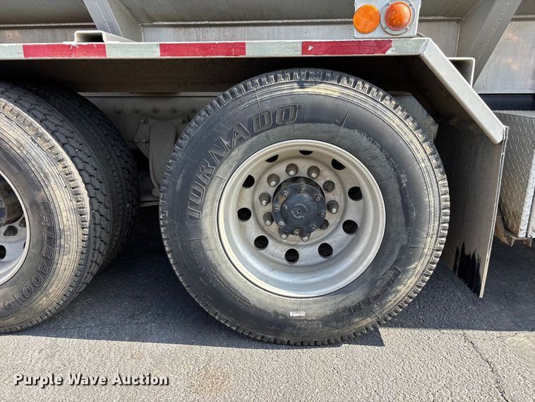 image for item EL2584 2014 Freightliner Business Class M2 fuel truck