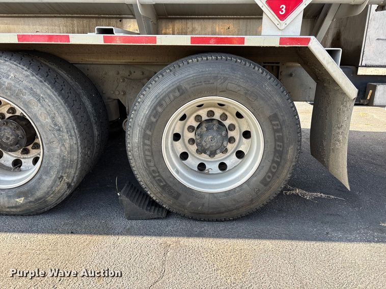 image for item EL2584 2014 Freightliner Business Class M2 fuel truck