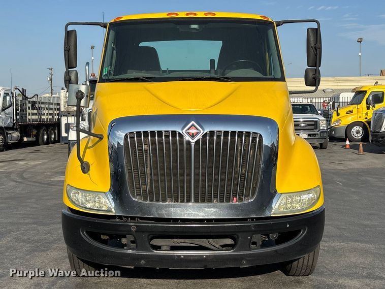 image for item EL2585 2016 International 8600 semi truck