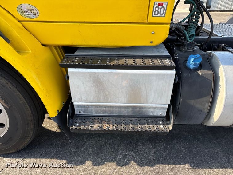 image for item EL2585 2016 International 8600 semi truck
