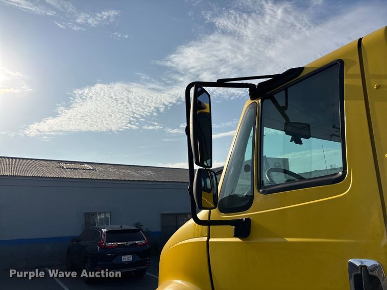 image for item EL2585 2016 International 8600 semi truck