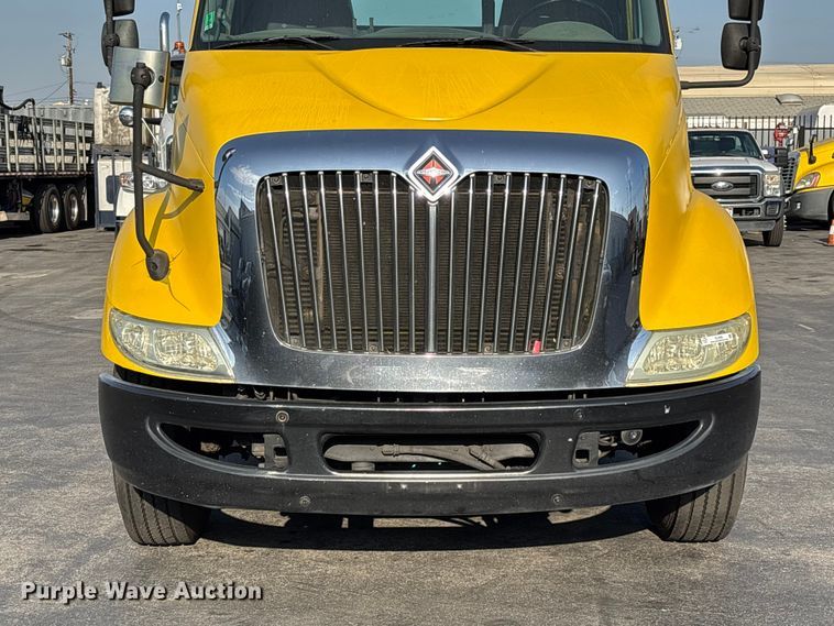 image for item EL2585 2016 International 8600 semi truck