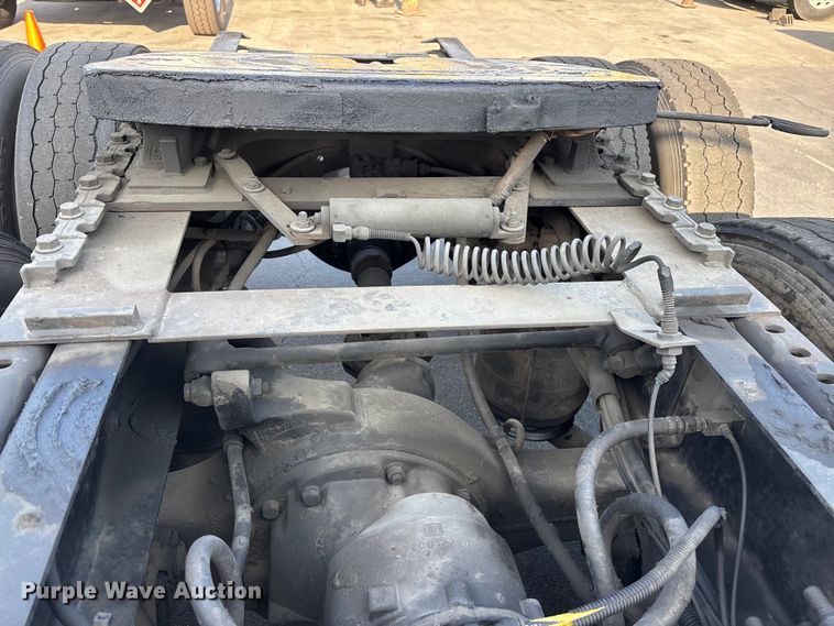 image for item EL2585 2016 International 8600 semi truck