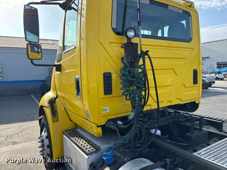 image for item EL2585 2016 International 8600 semi truck