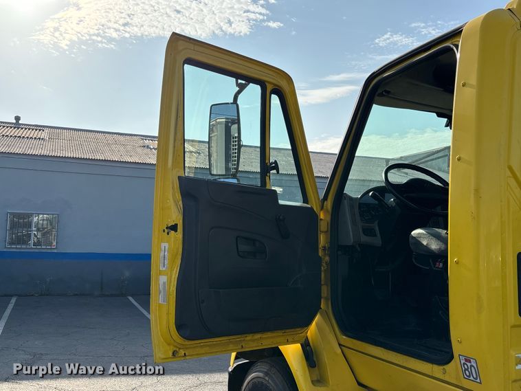 image for item EL2585 2016 International 8600 semi truck