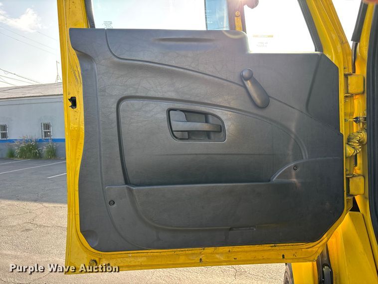 image for item EL2585 2016 International 8600 semi truck